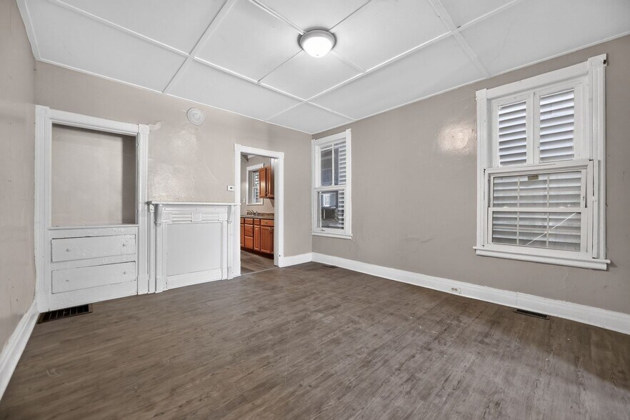 Building Photo - 362 9th St