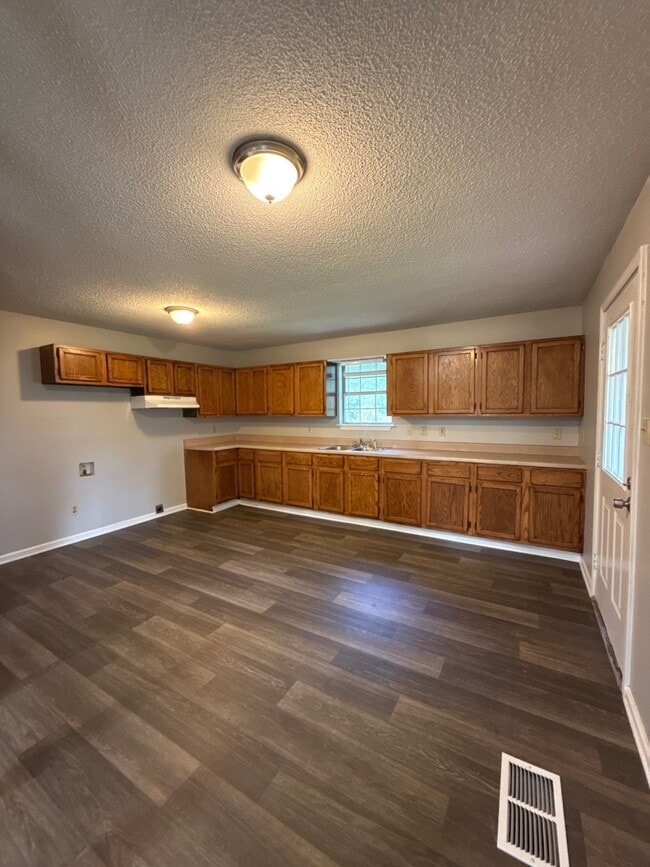 Building Photo - 114 Tuxedo Dr