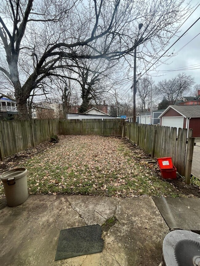 Building Photo - 212 W Lee St