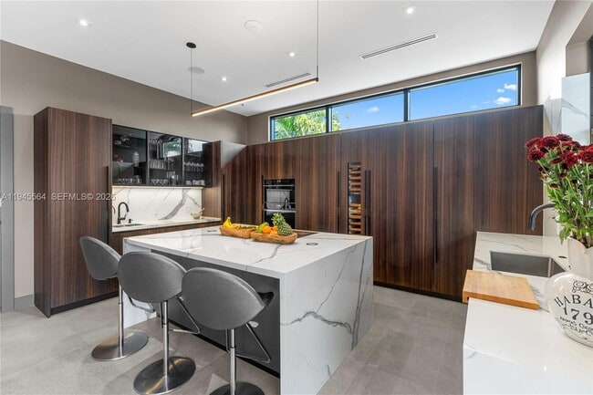 Building Photo - 12911 Oleander Rd