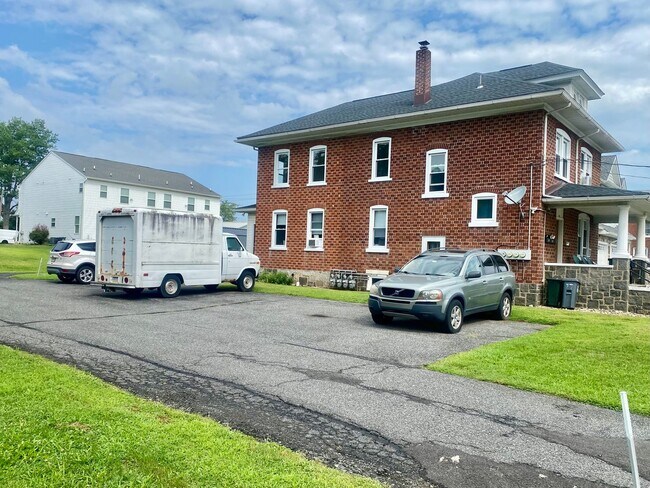 Building Photo - 138 N 9th St