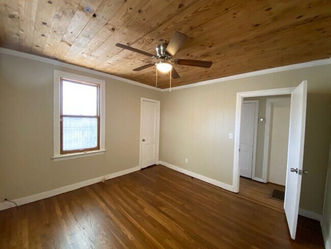 Building Photo - Newly Renovated Home in West Fondren!