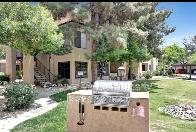 Building Photo - 4925 E Desert Cove Ave