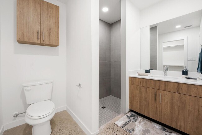 Building Photo - 700 Onyx Dr