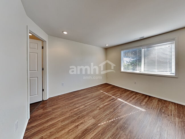 Building Photo - 5521 44th Ct SE