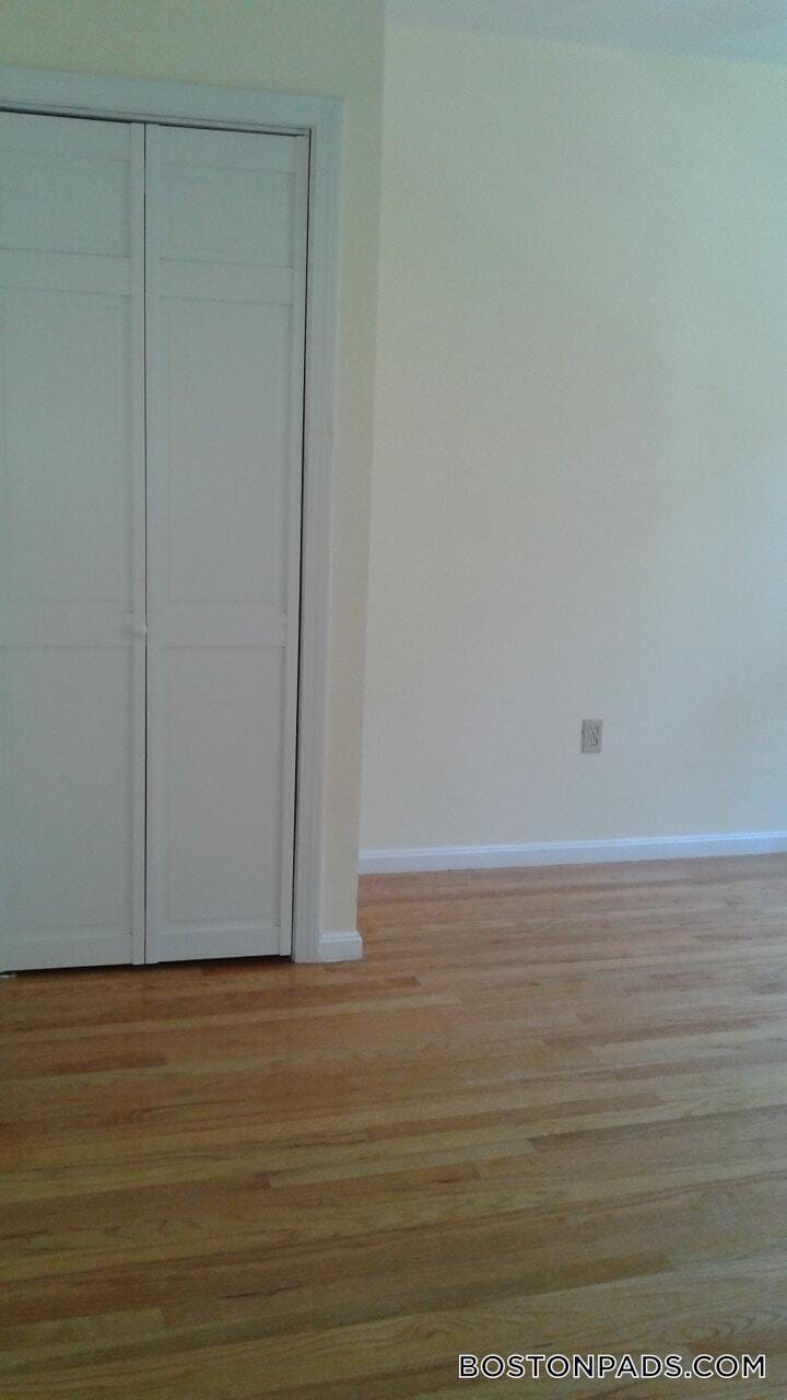 Building Photo - 145 Endicott St