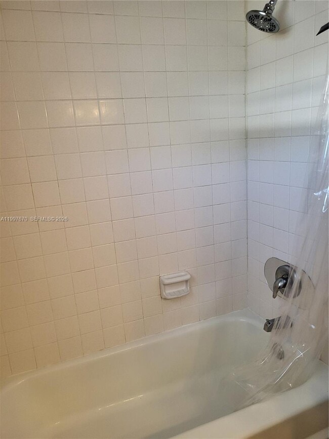 Building Photo - 1611 Green Ln