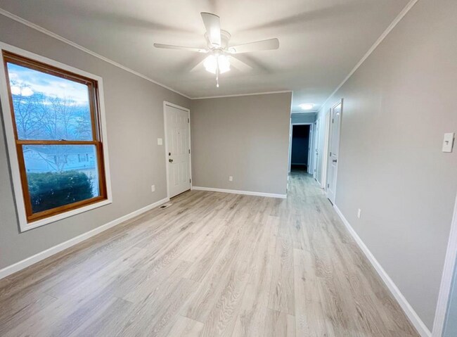 Livingroom - 12 Circle Dr