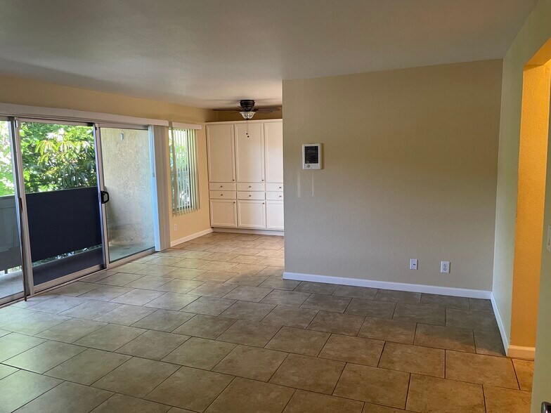 Living & dining area - 6911 Alvarado Rd