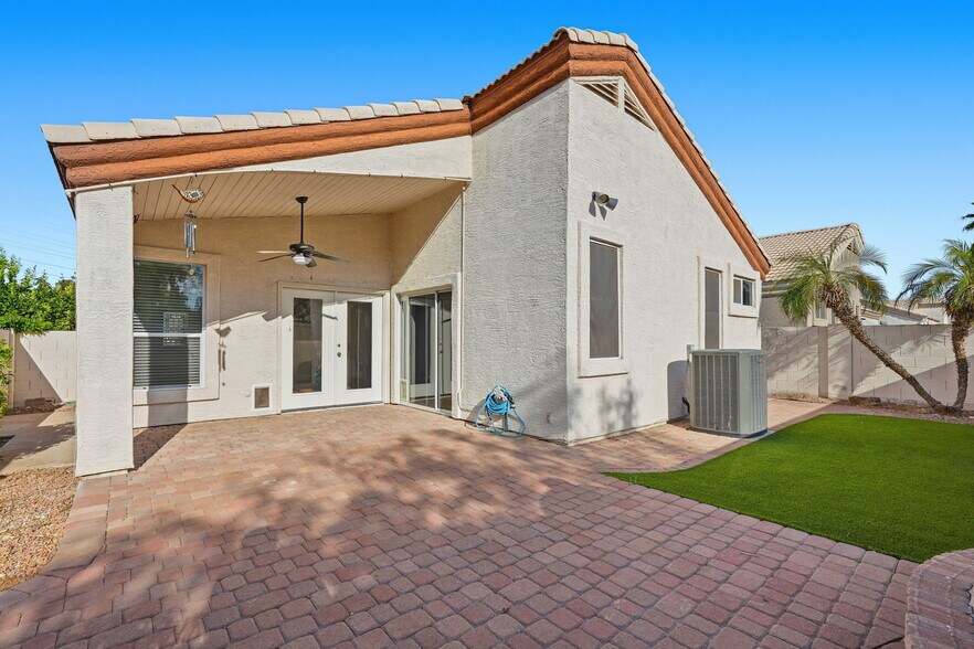 Building Photo - 2059 E Huron Ct