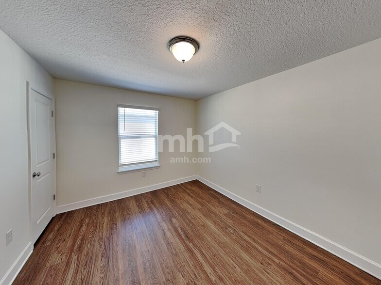 Building Photo - 4615 Reisswood Loop