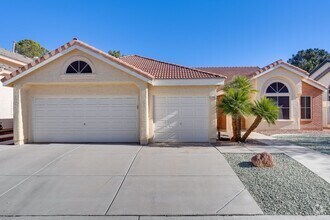 Building Photo - Beautiful Single Story Home !