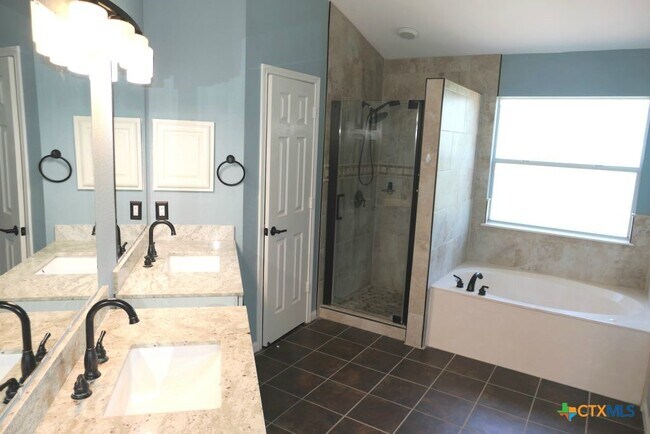 Building Photo - 413 Cattail Cir