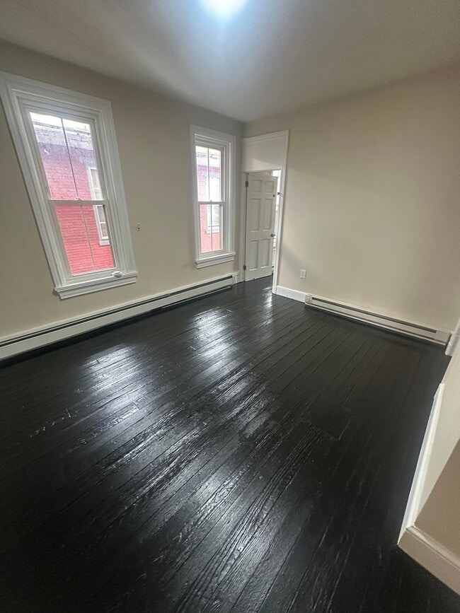 Building Photo - 409 Walnut St