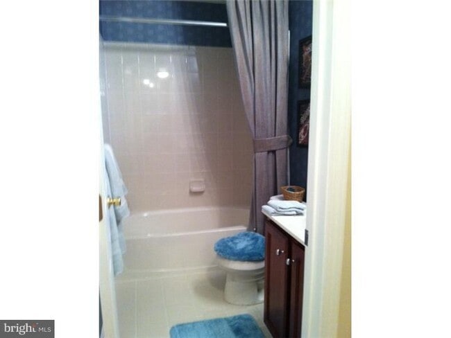 Building Photo - 306 Crescent Dr