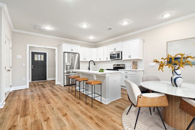 Building Photo - 1ST MONTH FREE!!