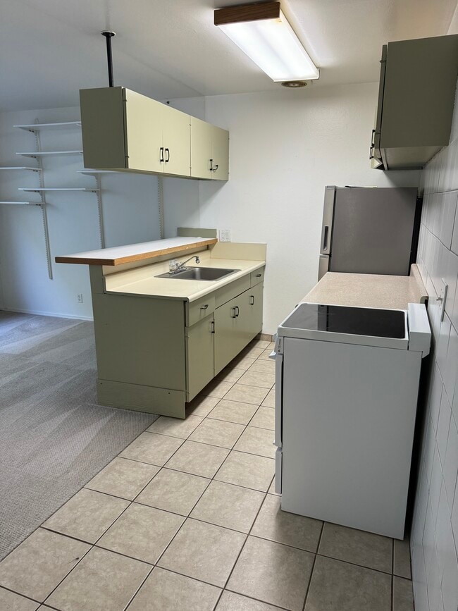 Kitchen - 1634 Oxford St