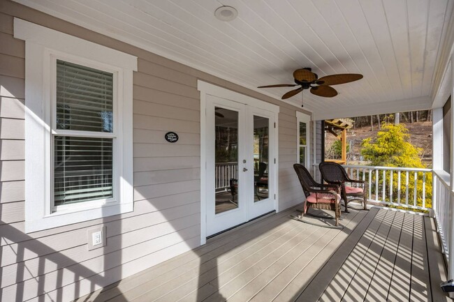 Building Photo - 251 Landwood Ln