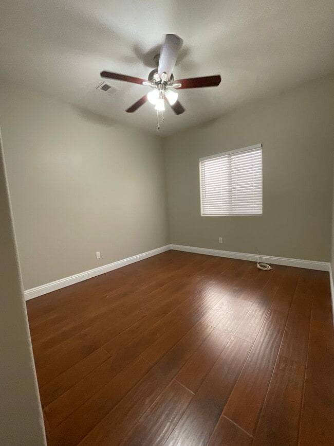 Building Photo - Single story beautiful home on corner, 3br...