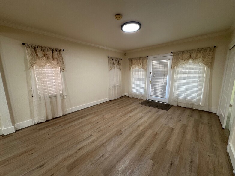 Building Photo - 712 E Washington St