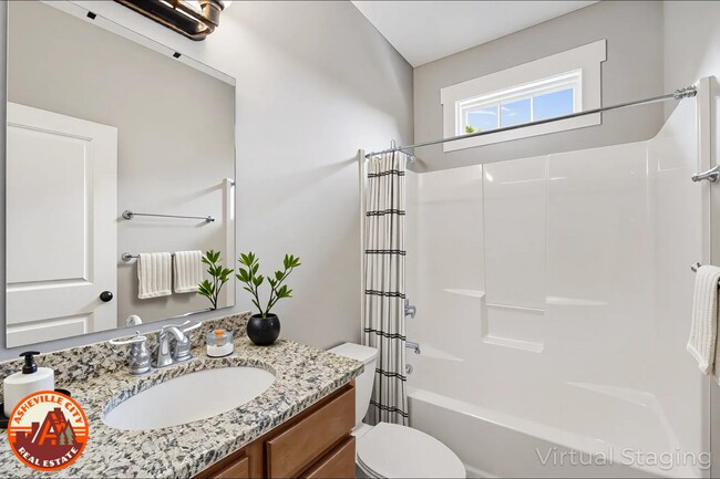 Building Photo - Beautiful 3-Bedroom Home with Garage in Es...