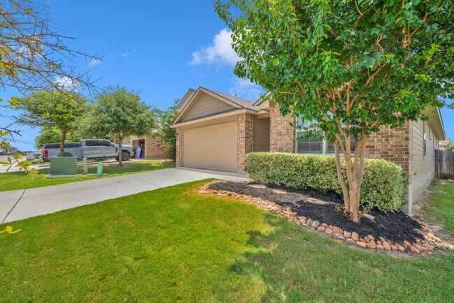 Building Photo - Charming 4-Bedroom Home in Redbird Ranch – Resort-Style Amenities & Prime Location!