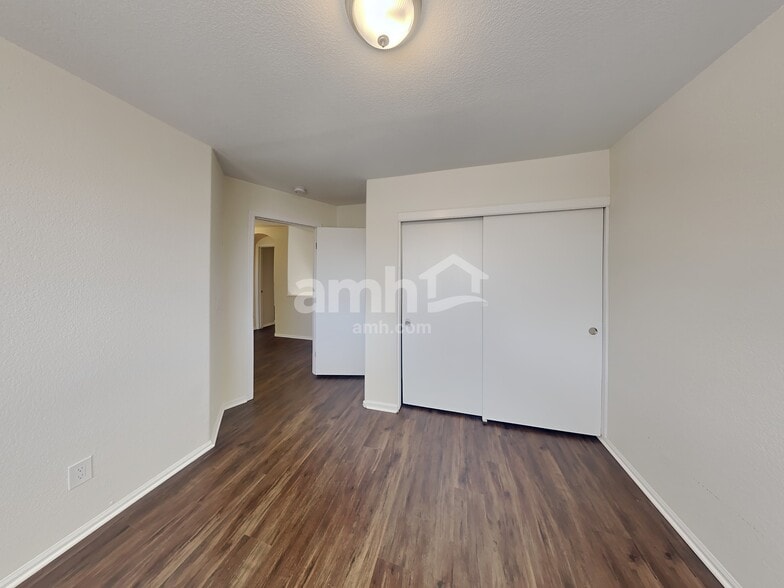 Building Photo - 16007 W Moreland St