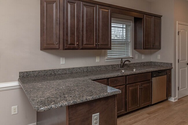 Building Photo - 103 Calabash Ct