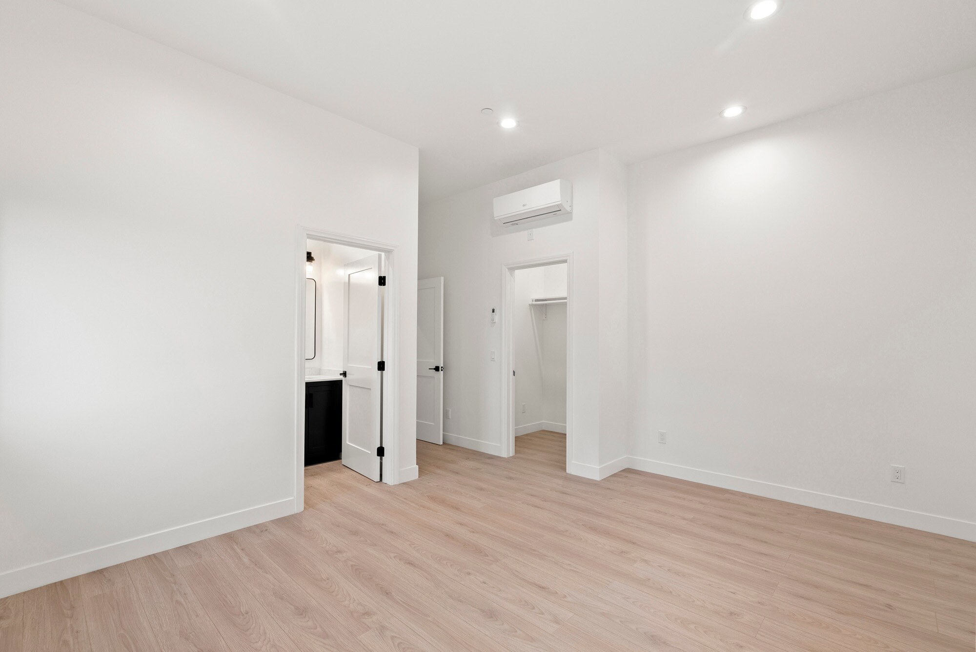 Building Photo - 8931 Hubbard St
