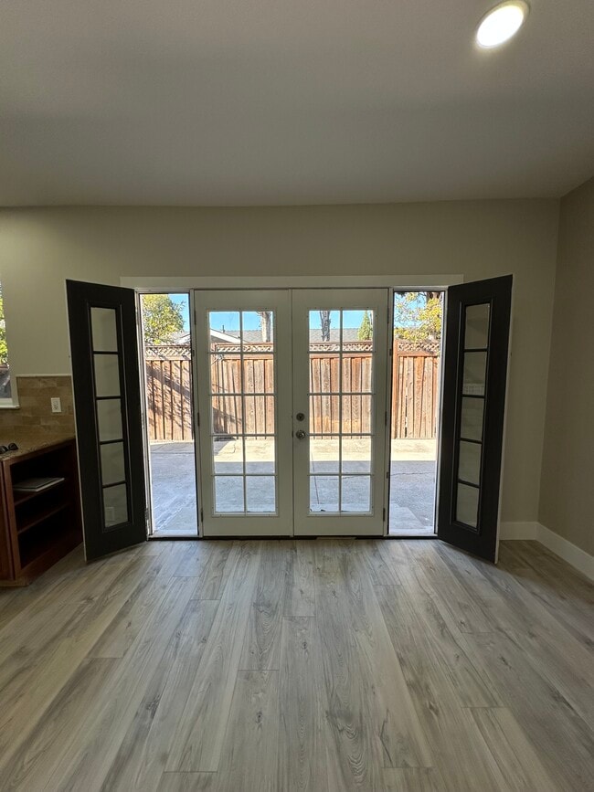 Building Photo - 4231 Davis St