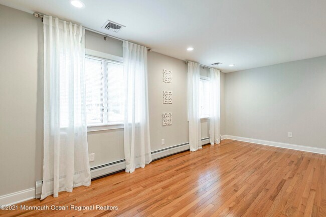 Building Photo - 16 Cypress Ave