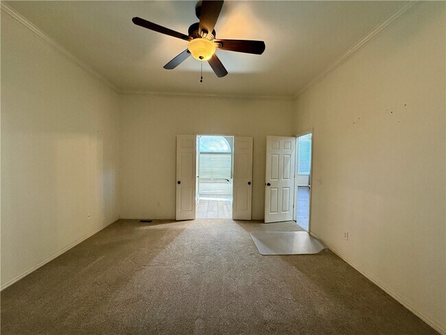 Building Photo - 101 Fox Glove Ln