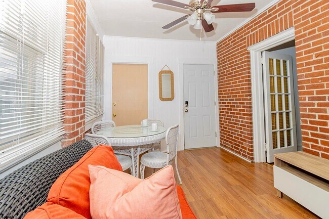 Building Photo - 5 N Newport Ave