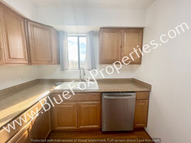 Building Photo - 3690 N Country Club Rd