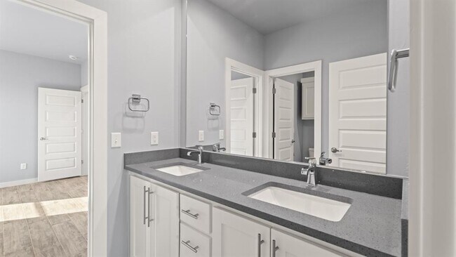 Building Photo - 217 Olde Ml Ct