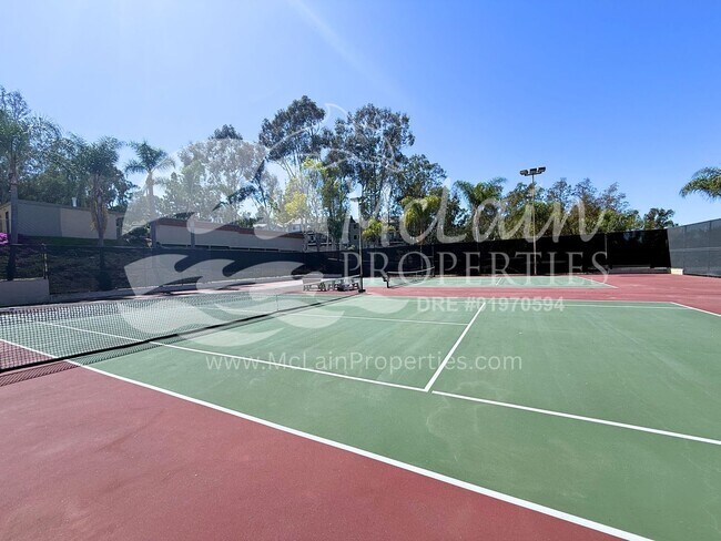 Building Photo - The Grove 2bd/1ba, Corner Unit