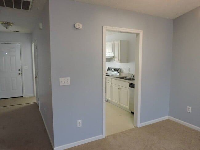 Building Photo - Location, Location, Location!!