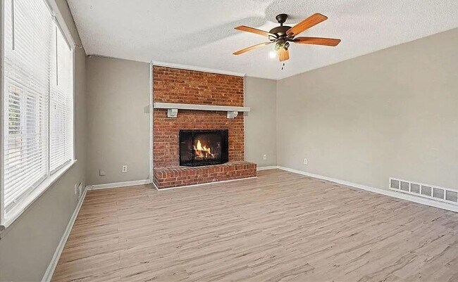 Building Photo - 4460 Marjorie Rd SW