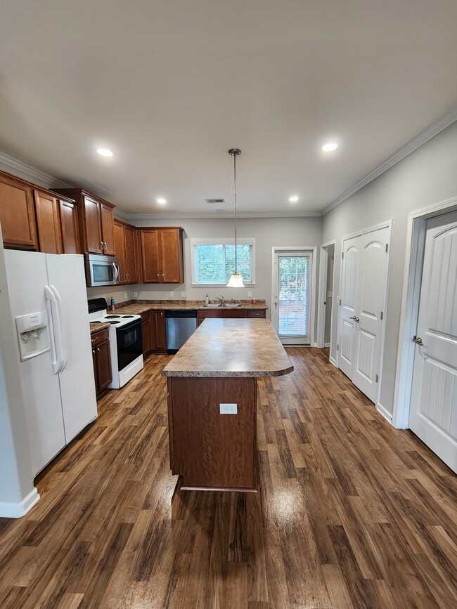 Building Photo - 104 Sonata Cir