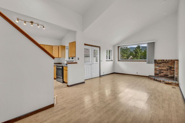 Building Photo - 2320 Calumet Cir