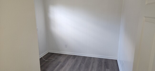 Building Photo - 205 Peninsula Rd