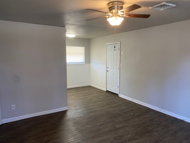 Building Photo - NEWLY REMODELED 3 BEDROOM 1 BATH IN WEBB C...