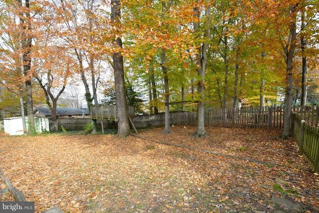 Building Photo - 5111 Gainsborough Dr