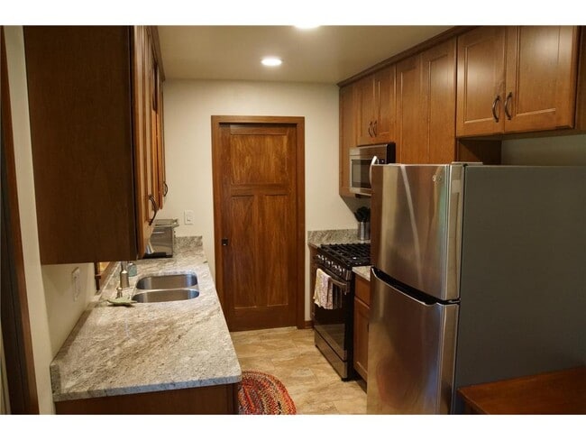Building Photo - 3006 Atwood Dr