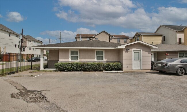 Building Photo - 4331 Marina St