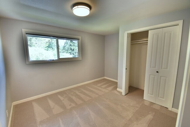 Building Photo - 3bd/2ba Lake Forest Park Home