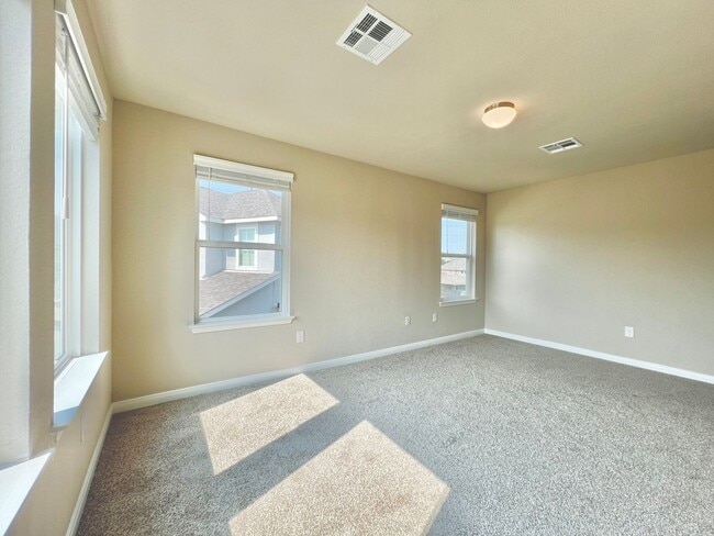 Building Photo - 1606 Misty Elm St