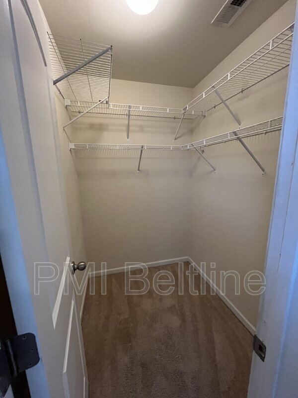 Building Photo - 5675 Laurel Ridge Cir