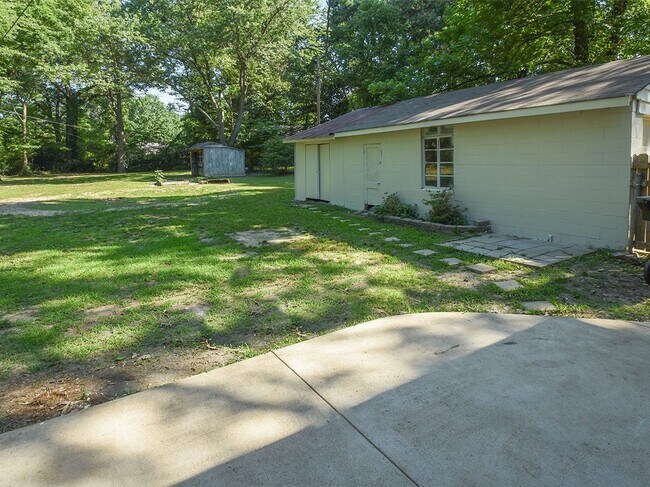 Building Photo - 5360 Blackwell St