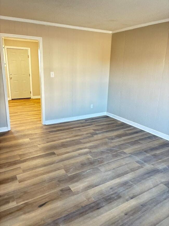 Building Photo - 1612 Dartmore Dr N